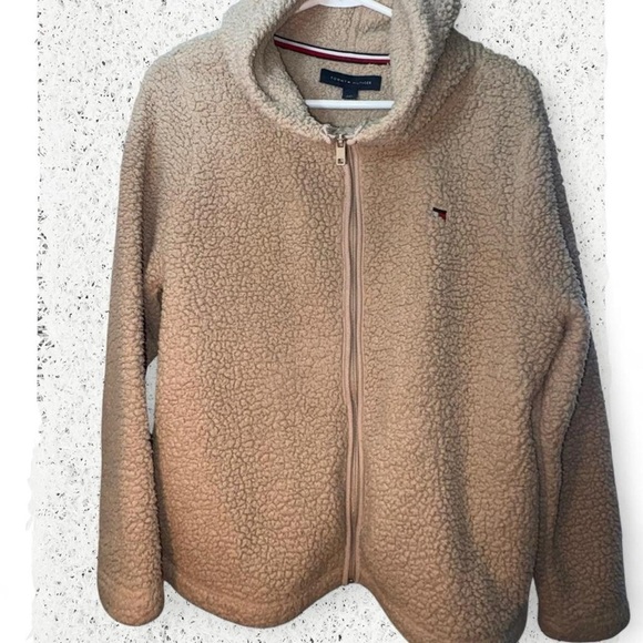 Tommy Hilfiger Jackets & Blazers - Sz L Tommy Hilfiger cream fleece jacket #preppy #winterwear